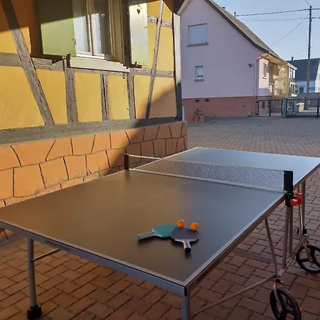 A L'ombre Du Clocher