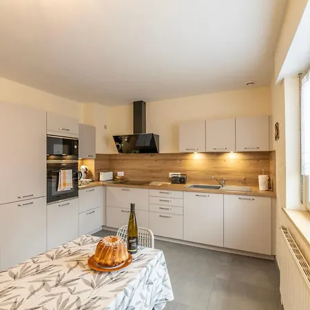 A L'ombre Du Clocher * Mackenheim