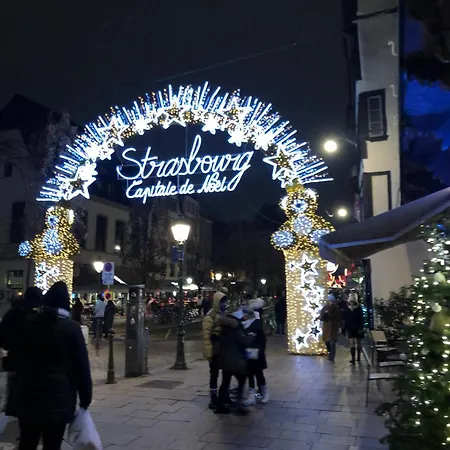 A L'ombre Du Clocher *